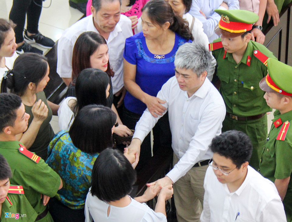 Nụ cười, nước mắt các bị cáo sau phiên phúc thẩm đại án Oceanbank